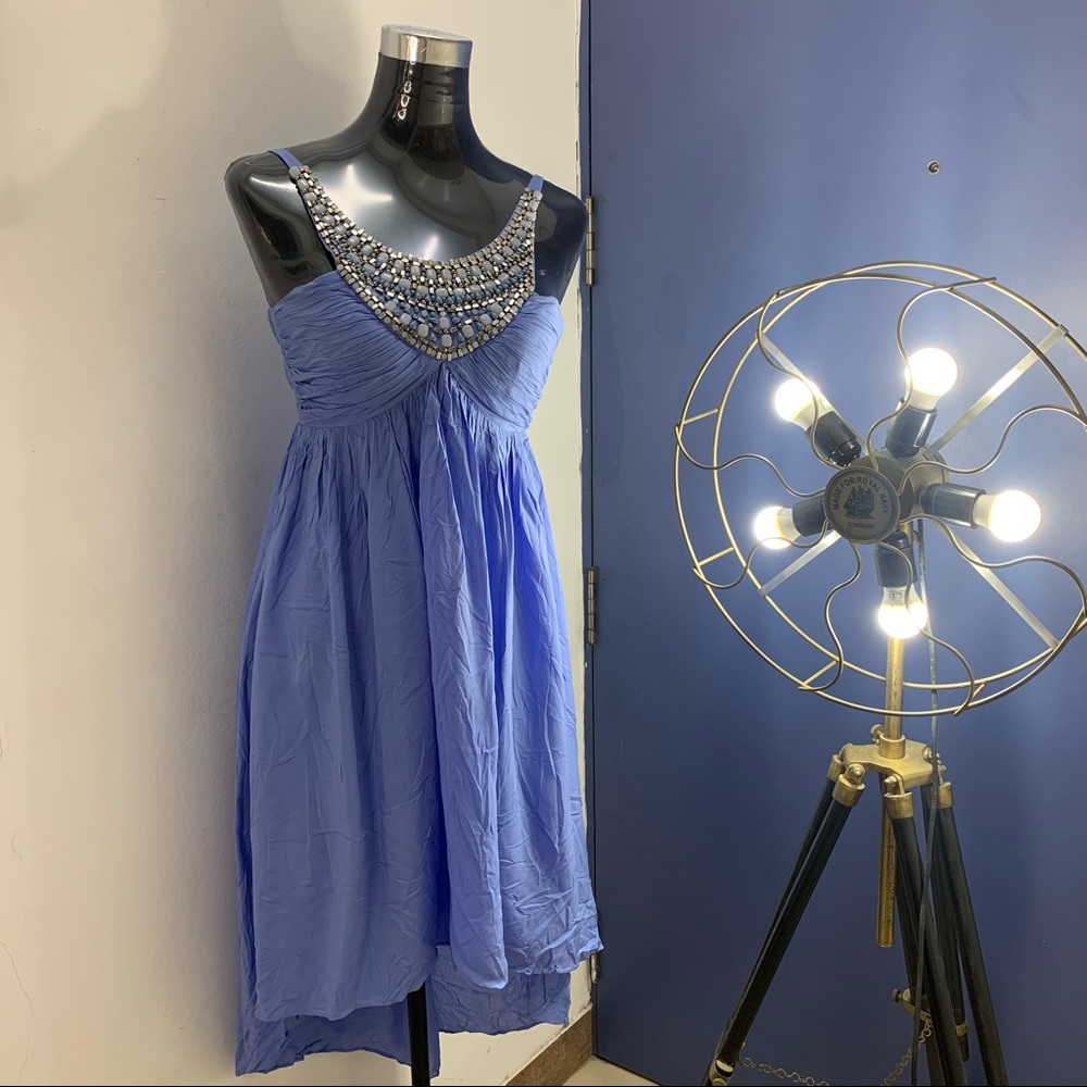 👗 FOREVER NEW Dress with the Neck Design of Stitched Handcrafted Stones - Picture 4 of 11